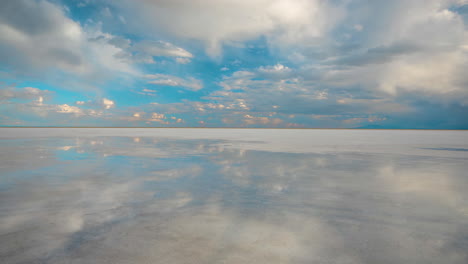Heaven-on-Earth,-Time-Lapse-of-Clouds-Moving-Above-Salt-Flats-and-Sky-Reflection-on-Water