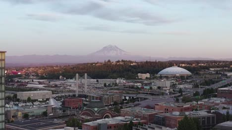 Distant-View-Of-Mount-Rainier-From-The-Viewpoint-Of-Downtown-Tacoma-In-Washington,-USA