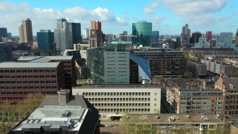 Edificios-De-Gran-Altura-En-La-Ciudad-Portuaria-De-Rotterdam,-En-La-Provincia-Holandesa-De-Holanda-Del-Sur
