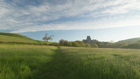 Corfe-Castle-on-a-summer's-morning,-slow-zoom-in