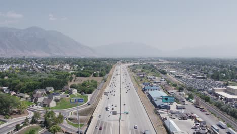 Tráfico-Diario-De-Pasajeros-En-Utah-I-15-Interestatal-Freeway-Road---Antena-Estática