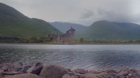 Ruins-Of-Historic-Kilchurn-Castle-And-View-On-Loch-Awe,-Scotland---static-shot