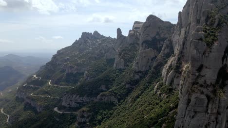 Vistas-Aéreas-De-La-Cordillera-De-Montserrat-En-Cataluña