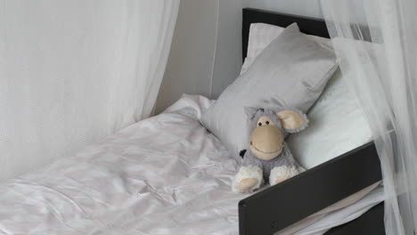 Empty-bed-of-child-with-soft-toy,-home-interior-design,-motion-view
