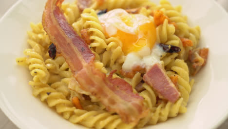 carbonara-fusilli-pasta-spicy-bacon---Italian-food-style