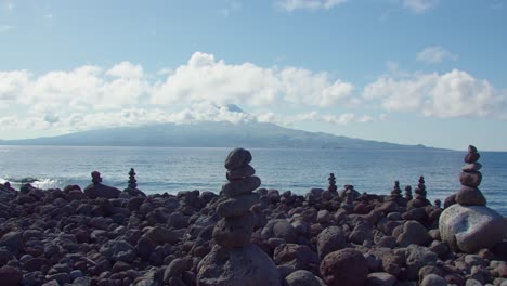 Vista-A-La-Montaña-Pico-Cerca-Del-Mar-Desde-La-Isla-De-San-Jorge-Ubicada-En-El-Archipiélago-De-Las-Azores