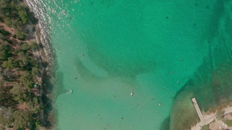 Croacia-Costa-Aérea-Playas-Azul-Agua-Naturaleza-Limpio-Soleado-Vacaciones-Arriba-Abajo