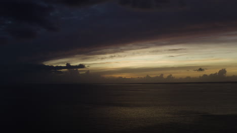 Abenddämmerung-Sonnenuntergang-über-Dem-Karibischen-Meer---Filmische-Generische-Luxusreise--Oder-Resortkonzepte---Ostiones-Bay-Puerto-Rico