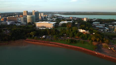 Waterfront-Cityscape-Of-Darwin,-The-Capital-City-Of-Northern-Territory-In-Australia