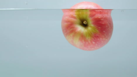 Red-and-Green-Apple-Spinning-In-Water