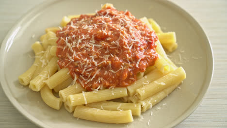 rigatoni-pasta-with-pork-bolognese-sauce---Italian-food-style