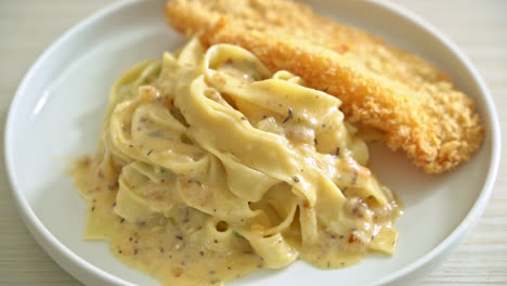 homemade-fettuccine-pasta-white-cream-sauce-with-fried-fish