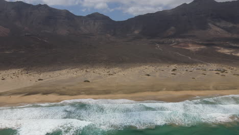 Drone-shot-from-the-seashore-of-the-beach-of-Cofete,-Fuerteventura-island