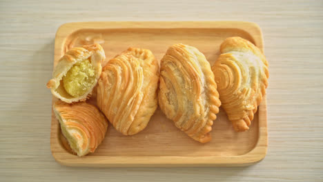 curry-puff-pastry-stuffed-beans-on-wooden-plate