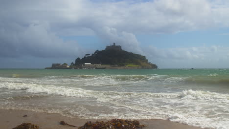 Scenic-Beach-In-Marazion-With-Saint-Michael's-Mount-In-Background---wide-shot
