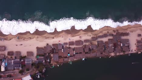 Luftbild-Von-Oben-Nach-Unten-Auf-Die-Schöne-Küste-Des-Dorfes-Acapulco-In-Mexiko