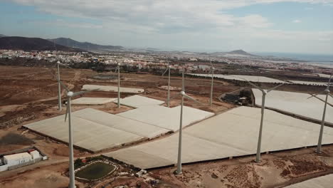Vista-General-De-Aerogeneradores-En-Un-Parque-Eólico-En-La-Isla-De-Gran-Canaria,-Islas-Canarias