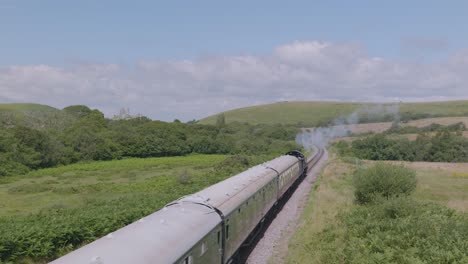 Swanage-Railway,-steam-train-on-the-way-to-Corfe-Castle-station-in-Dorset,-England