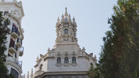 Historische-Spanische-Architektur,-Kunst-Und-Kathedralenturm-In-Valencia,-Spanien-4k-24fps