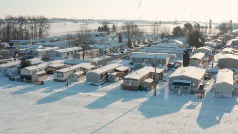 Mobile-home-trailer-park-housing-during-winter-snowstorm