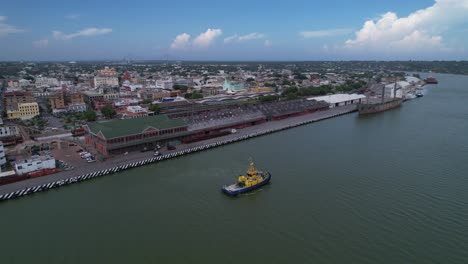 tug-boat-leaving-the-port-in-tampico