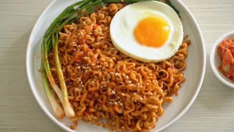 Homemade-dried-Korean-spicy-instant-noodles-with-fried-egg