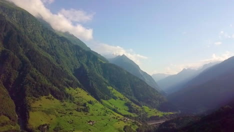 Üppige-Waldkämme-In-Der-Nähe-Der-Stadt-Lugano-Im-Kanton-Tessin,-Südschweiz