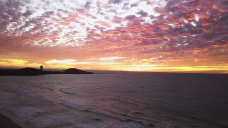 Fiery-mackerel-sky-sunset-seascape-at-Mazatlan,-Mexico