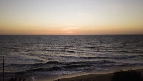 Standbild-Eines-Farbenfrohen-Sonnenuntergangs-Mit-Farbverlauf-Am-Strand-Von-Mazatlan,-Mexiko