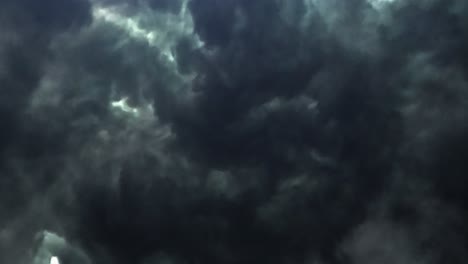 Nubes-Oscuras-De-Tormenta-De-4k-Con-Rayos
