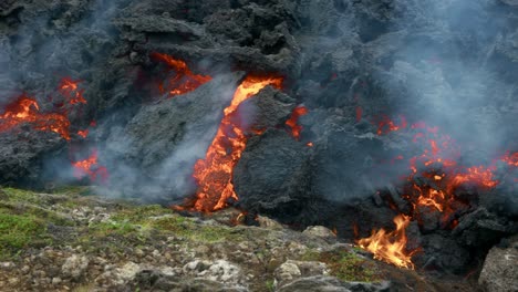 Magma-Ardiente-Del-Volcán-Fagradalsfjall-Que-Fluye-Sobre-El-Paisaje-En-Islandia