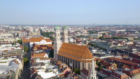 Aerial-Pedestal-Up-Reveals-Munich-City-Behind-Frauenkirche