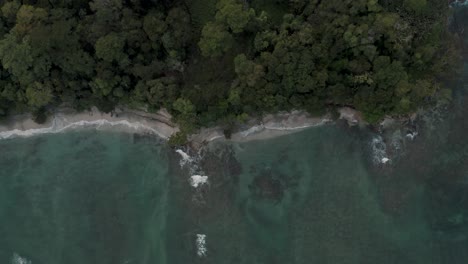 Türkisfarbenes-Wasser-Am-Strand-Von-Punta-Mona-An-Der-Karibischen-Küste-Von-Costa-Rica