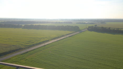 Vista-Aérea-De-La-Pista-De-Prueba-Transrapid-Maglev-Y-Vastas-Tierras-De-Cultivo-En-Lathen,-Alemania