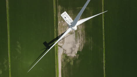 Industrial-wind-turbine-blades-spinning