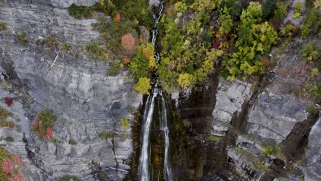 Overhead-View-of-Gushing-Waterfall-of-Bridal-Veil-Fall-in-Utah-Mountains,-Aerial