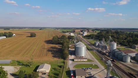 Aerial-4K-drone-video-revealing-many-silos-which-keep-cereals-to-feed-livestock-in-Trenton,-Kentucky-in-USA