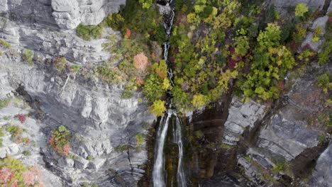 Bridal-Veil-Falls-Y-El-Exuberante-Bosque-Otoñal-En-El-Cañón-Provo-En-Utah,-Ee.uu.