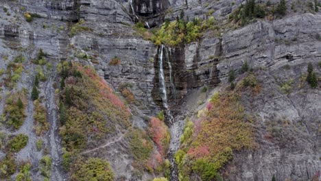 Bridal-Veil-Waterfall-In-Autumn,-Provo-Canyon,-Utah---Dolly-Right-Shot