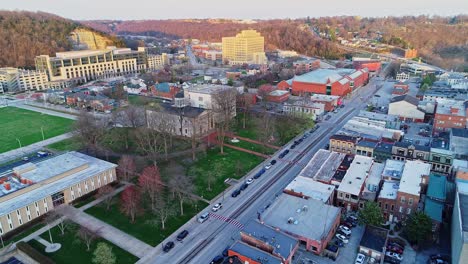 Peaceful-City-View-of-Downtown-Frankfort-in-Kentucky-USA,-Aerial-Drone-Shot-Revealing-the-Skyline