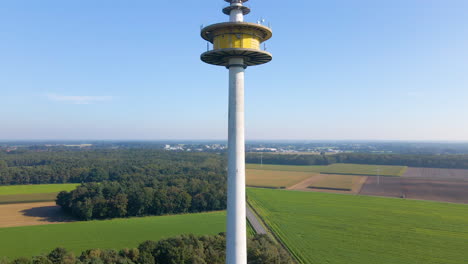 Radio-And-TV-Tower-Overlooking-Vast-Green-Fields-In-Dotternhausen,-Germany