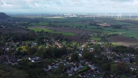 Cheshire-Ackerland-Landschaft-Windpark-Turbinen-Zur-Erzeugung-Erneuerbarer-Grüner-Energie-Luftbild-Linke-Weite-Umlaufbahn