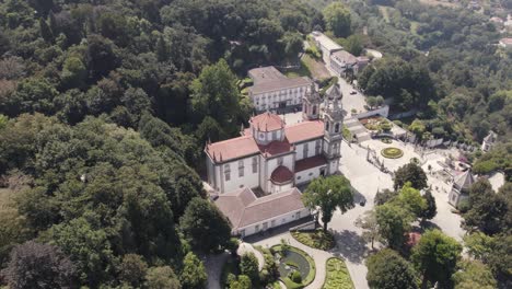Bom-Jesus-do-Monte-Sanctuary-and-gardens,-Braga-in-Portugal