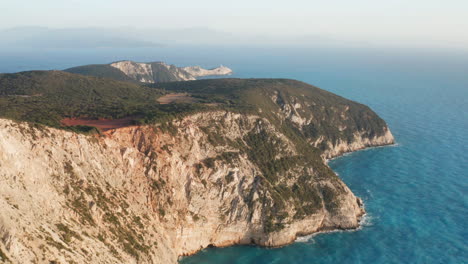 Schöne-Zerklüftete-Landschaft-Von-Porto-Katsiki-Beach-Auf-Der-Ionischen-Insel-Lefkada-In-Griechenland