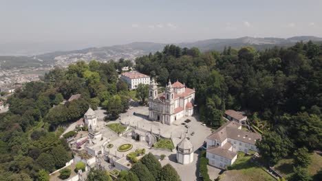 Buen-Jesus-Do-Monte,-Santuario-Catolico-Tenões,-Portugal,-Drone-Aéreo-Poi