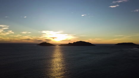 Sun-setting-in-the-middle-of-the-silhouette-of-two-islands,-Mazatlan