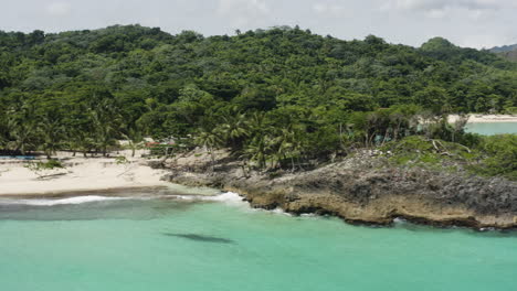 Karibischer-Strand-Von-Playa-Rincon-Am-Kap-Samana-In-Der-Dominikanischen-Republik