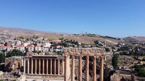 Berühmte-Römische-Ruinen-Von-Baalbek-Mit-Tempeln-Von-Jupiter-Und-Bacchus,-UNESCO-Weltkulturerbe-In-Baalbek,-Libanon
