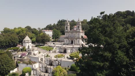 Enthüllen-Aufnahme-Des-Heiligtums-Von-Bom-Jesus-Do-Monte-In-Teñoes,-Portugal