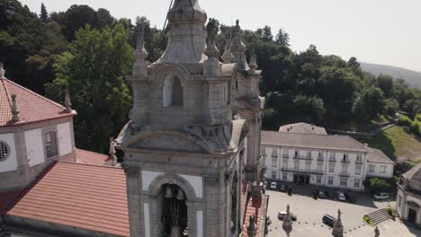 Luft-Parallaxe-Bewegung-Glocken-Türme-Der-Kirche-Von-Bom-Jesus-Do-Monte---Braga